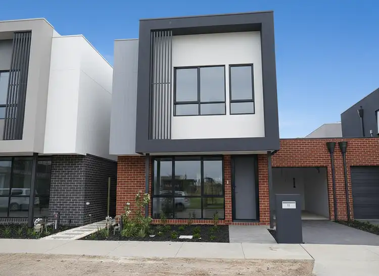 11 Featherwood Street