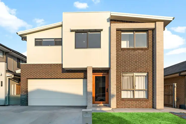 19 Bayhorse Avenue, Carnes Hill NSW 2171