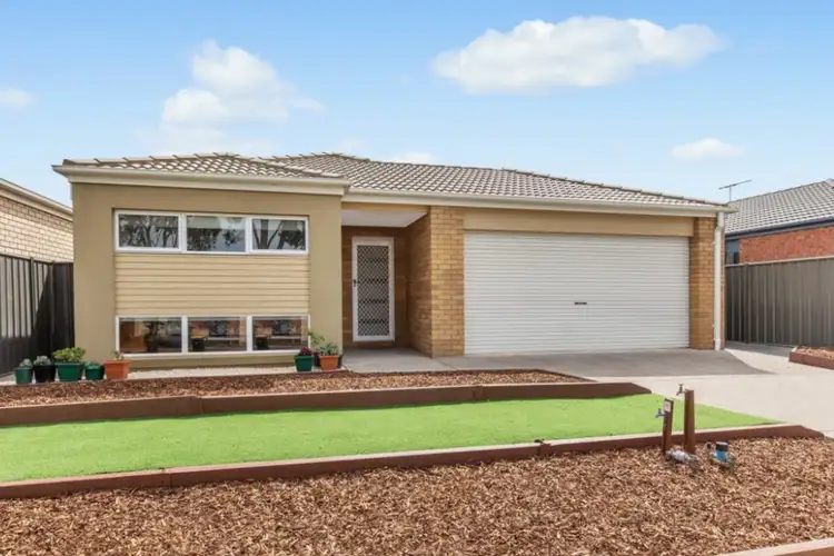 27 Arrowhead Street, Manor Lakes VIC 3024