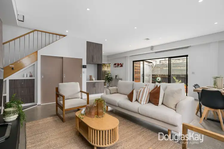 2/100 Suffolk Street, Maidstone VIC 3012