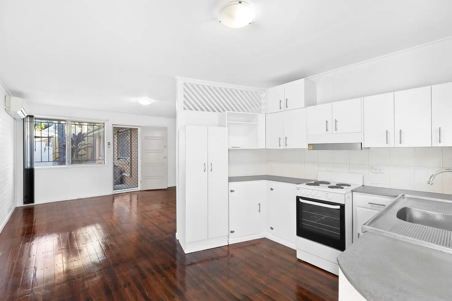 Main view of Homely apartment listing, 3/19 Leamington Street, Woolloongabba QLD 4102