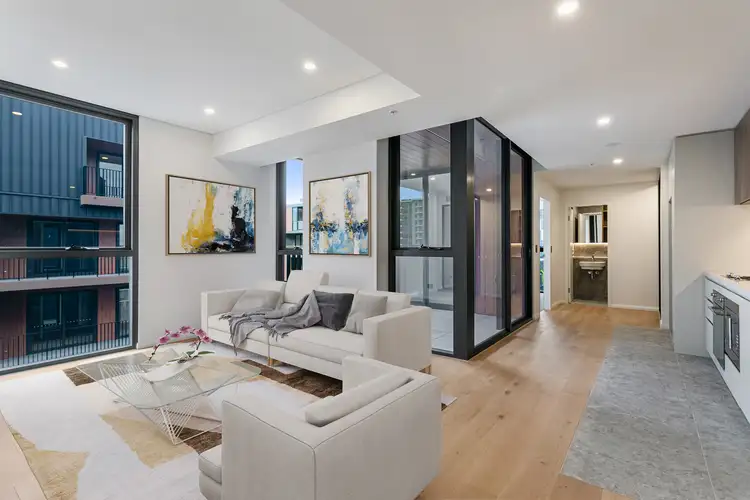 688/10 Peters Street