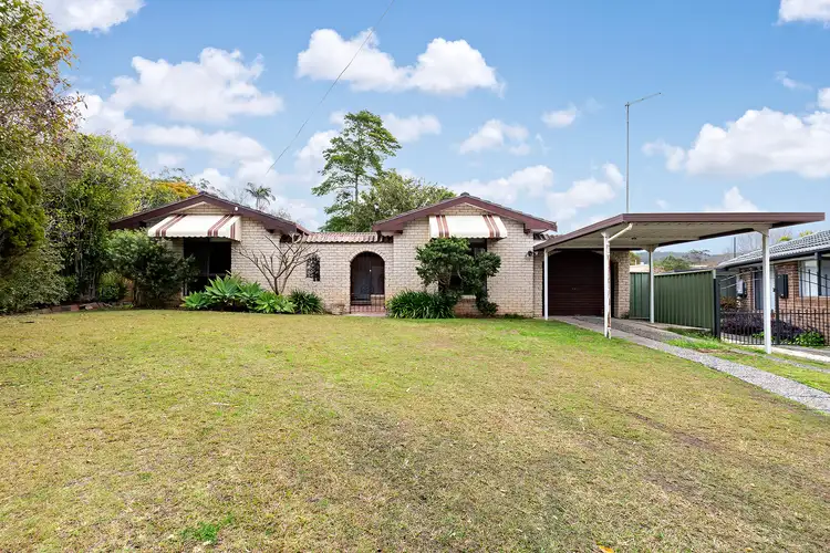 10 Waterside Close, Point Clare NSW 2250