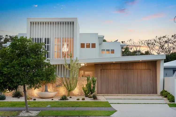 2/165 Oceanic Drive, Warana QLD 4575