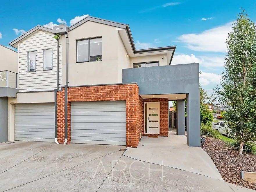 Main view of Homely townhouse listing, 19/10 Mickleham Drive, Cranbourne North VIC 3977