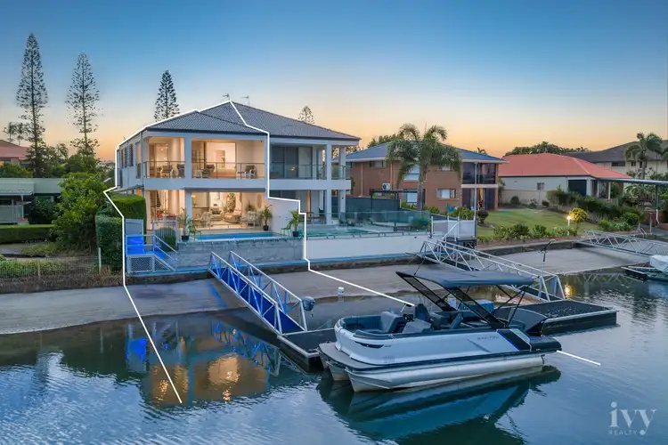 2/107 Bayview Street, Runaway Bay QLD 4216