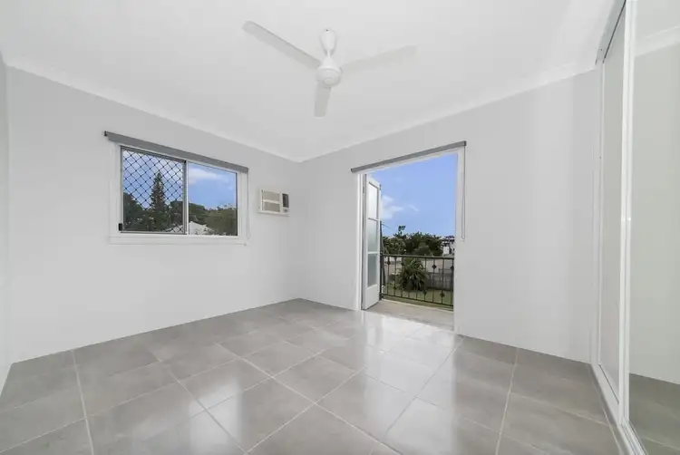 2/15 Carr Street, Hermit Park QLD 4812