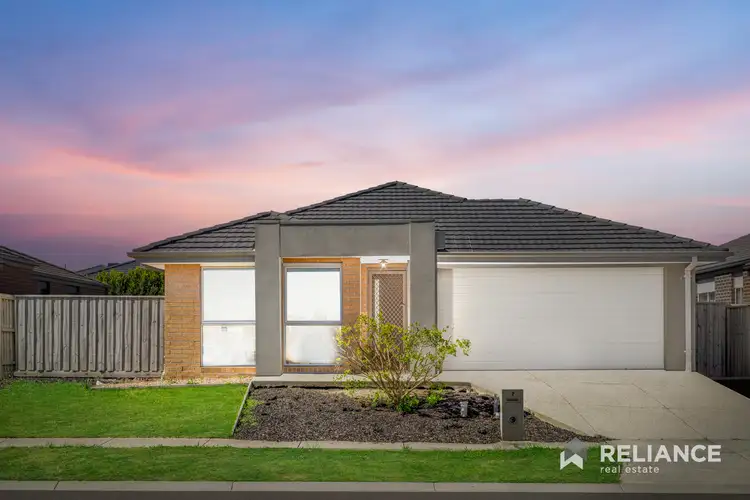 7 Strawberry Road, Manor Lakes VIC 3024