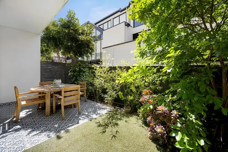 2/220 Burke Road, Glen Iris VIC 3146