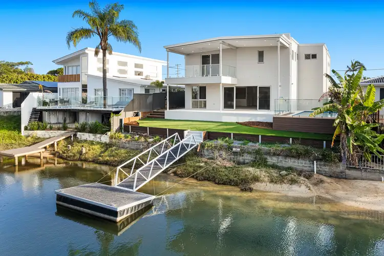 3 Carmel Court, Broadbeach Waters QLD 4218