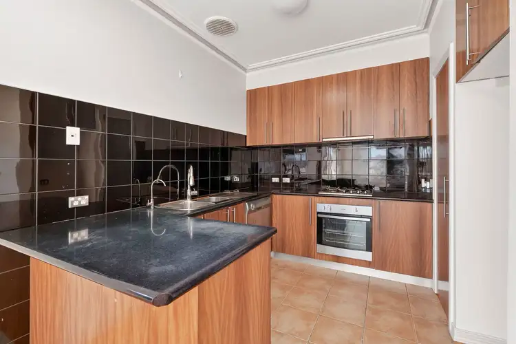 Fifth view of Homely house listing, 2 Elmsford Court, Highton VIC 3216