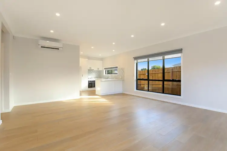 Fourth view of Homely townhouse listing, 2/30 Oxley Avenue, Bundoora VIC 3083