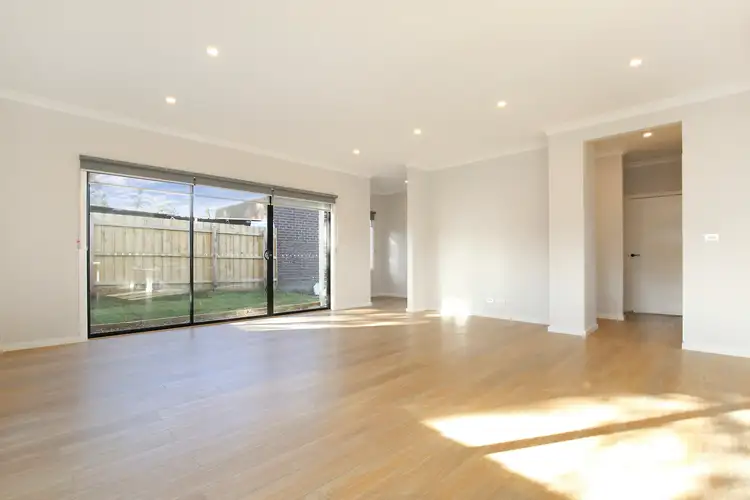 Fifth view of Homely townhouse listing, 2/30 Oxley Avenue, Bundoora VIC 3083