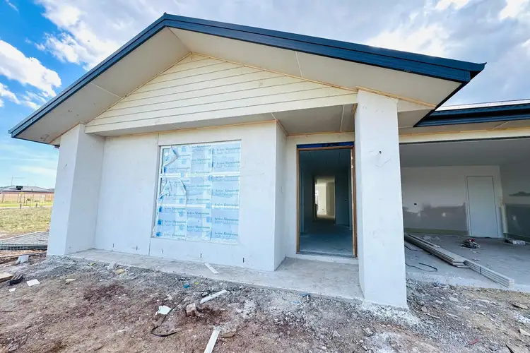 12 Lucknow Street, Mambourin VIC 3024