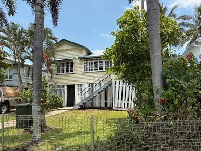 313 Lake Street, Cairns North QLD 4870