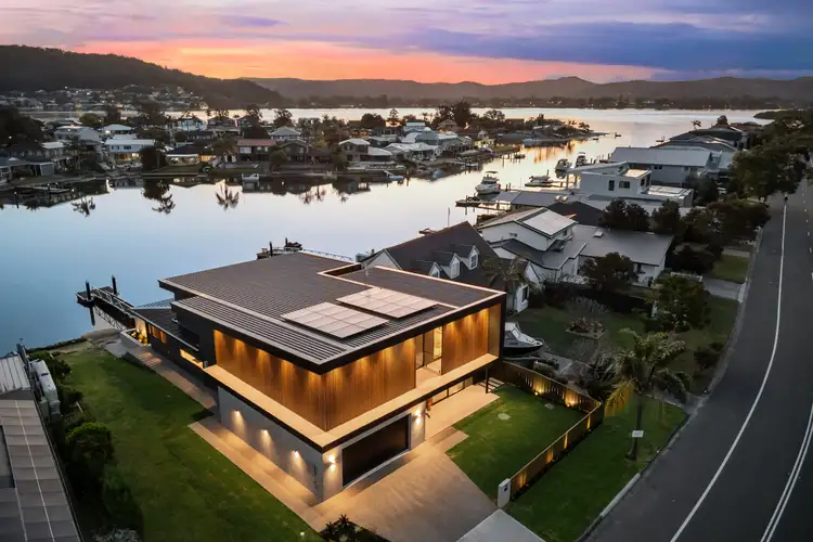 54 Helmsman Boulevard, St Huberts Island NSW 2257