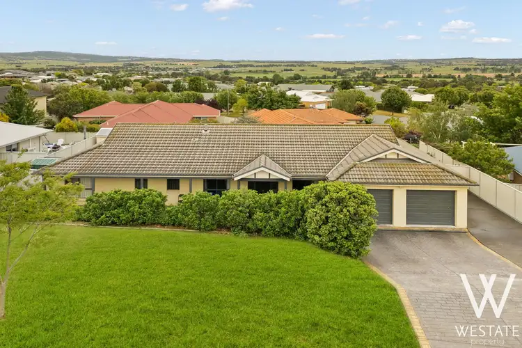 8 Hurley Close, Llanarth NSW 2795
