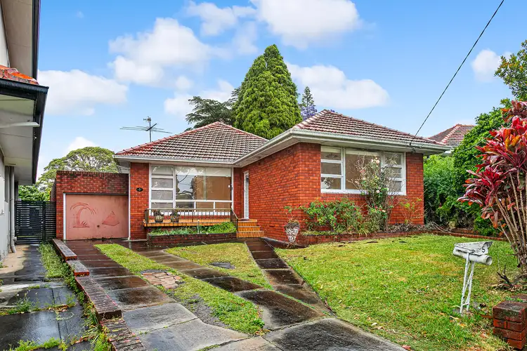 5 Cairns Avenue, Rodd Point NSW 2046