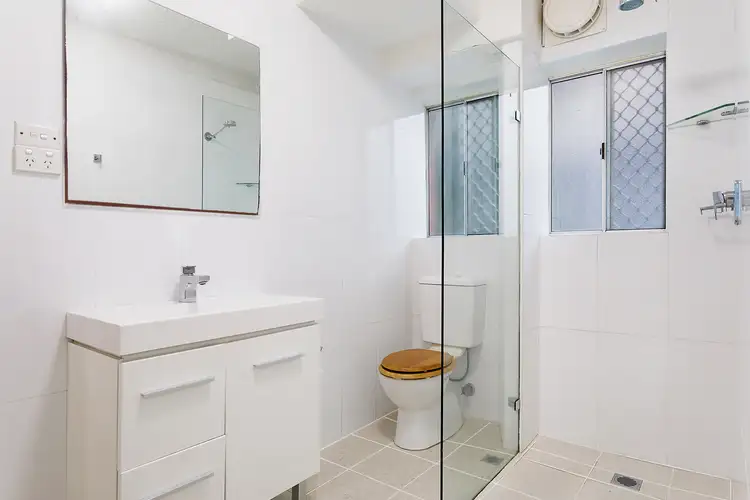 Fourth view of Homely apartment listing, 2/7 Clarence Avenue, Dee Why NSW 2099