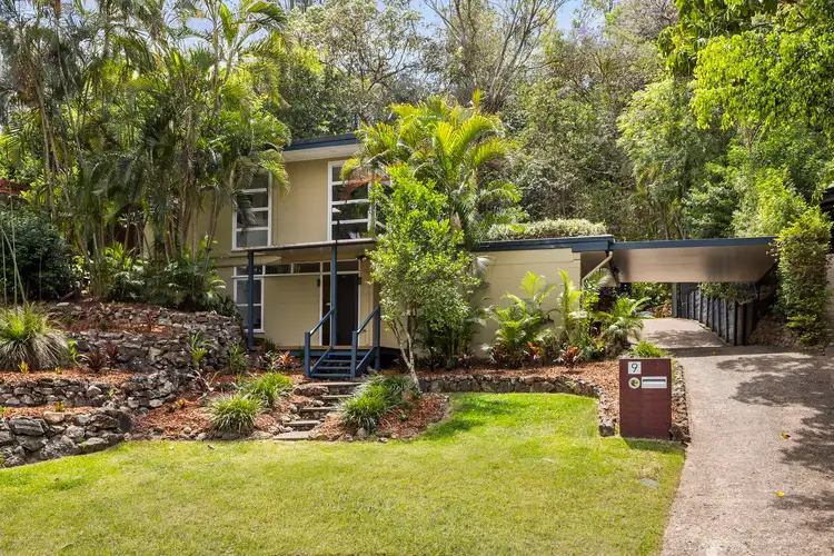 9 Dumfries Street, Kenmore QLD 4069