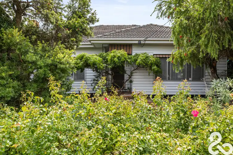 2 Mccasker Avenue, Reservoir VIC 3073