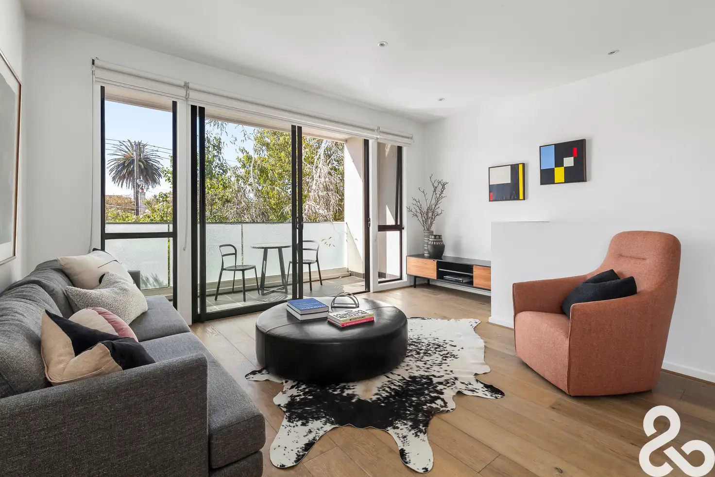 Main view of Homely townhouse listing, 2/33 Cramer Street, Preston VIC 3072