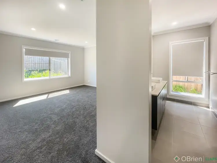 Fifth view of Homely house listing, 8 Meadowbrook Crescent, Warragul VIC 3820