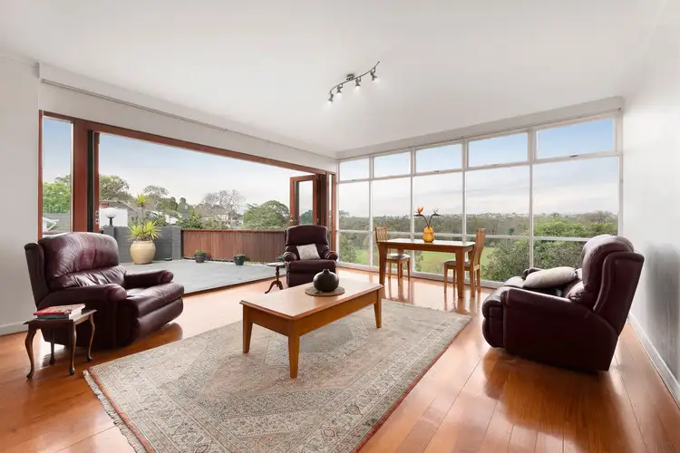 8 Glenard Drive, Eaglemont VIC 3084