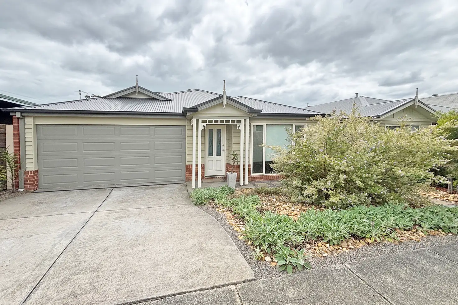 Main view of Homely townhouse listing, 2/189 Princes Way, Drouin VIC 3818