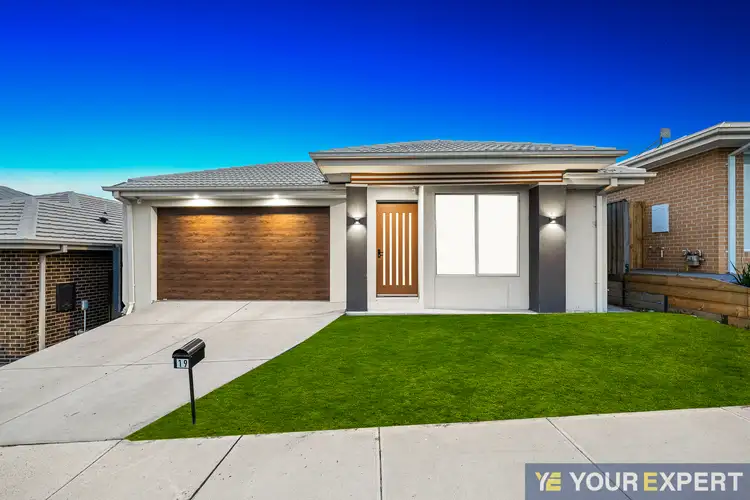 19 Hastings Way, Nar Nar Goon North VIC 3812