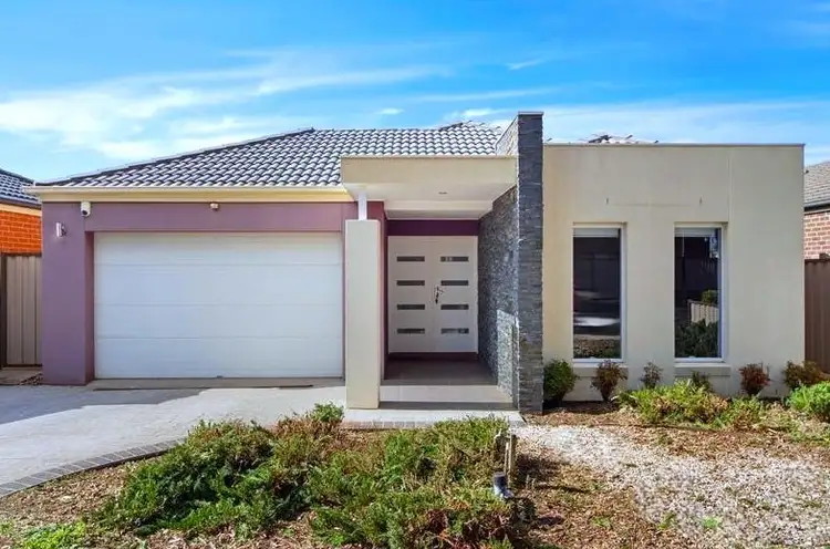 2 Mikayla Court, Caroline Springs VIC 3023