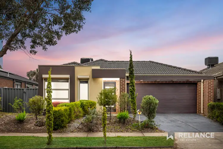 17 Edenvale Street, Manor Lakes VIC 3024