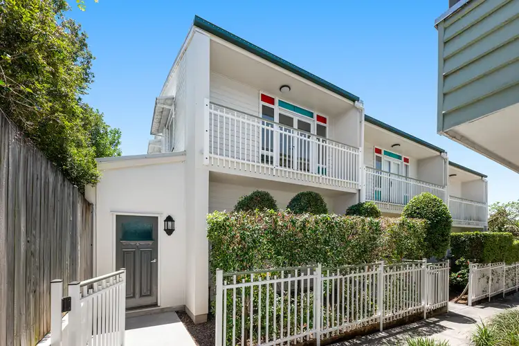 1/11 Ellena Avenue, Greenslopes QLD 4120