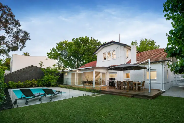 9 Rothesay Avenue, Brighton VIC 3186