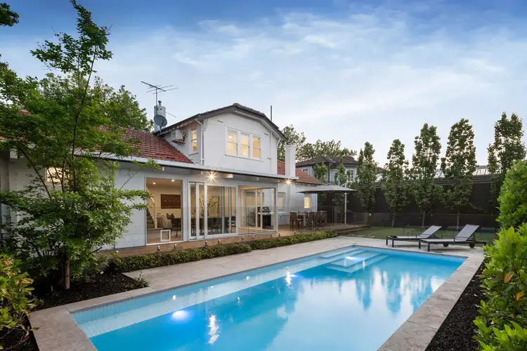 9 Rothesay Avenue, Brighton VIC 3186