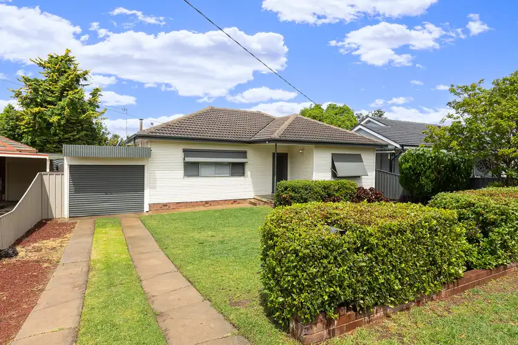 25 Kennedy Avenue, Kooringal NSW 2650