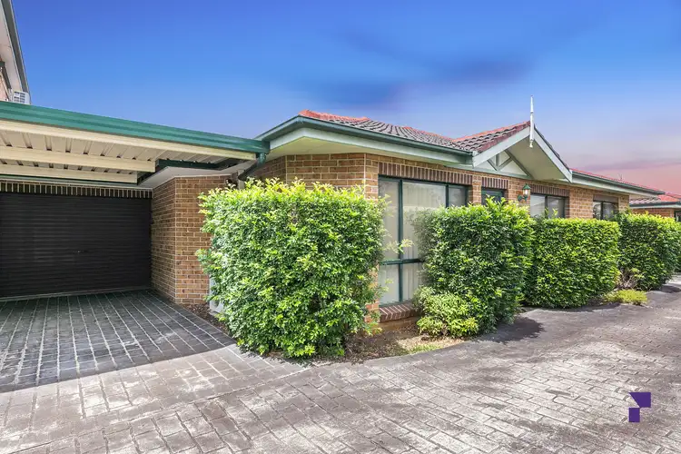 2/4 Old Kent Road, Greenacre NSW 2190