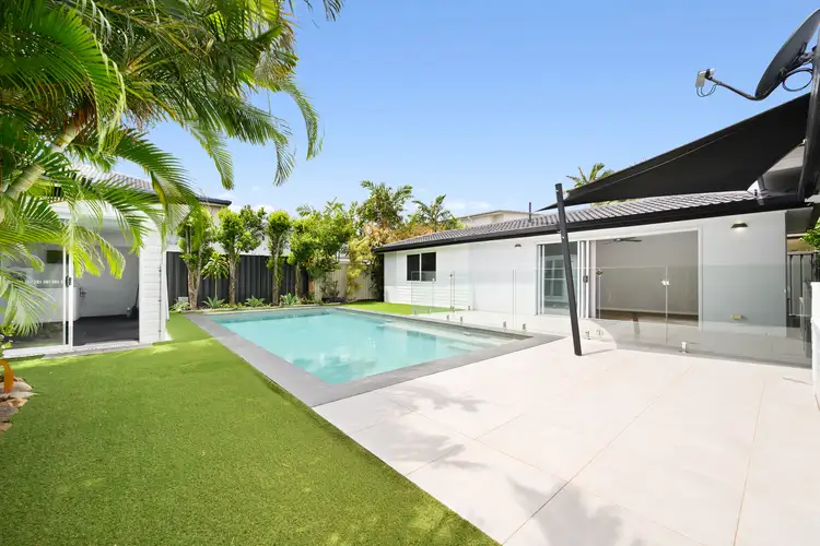 19 Shoveller Avenue, Paradise Point QLD 4216