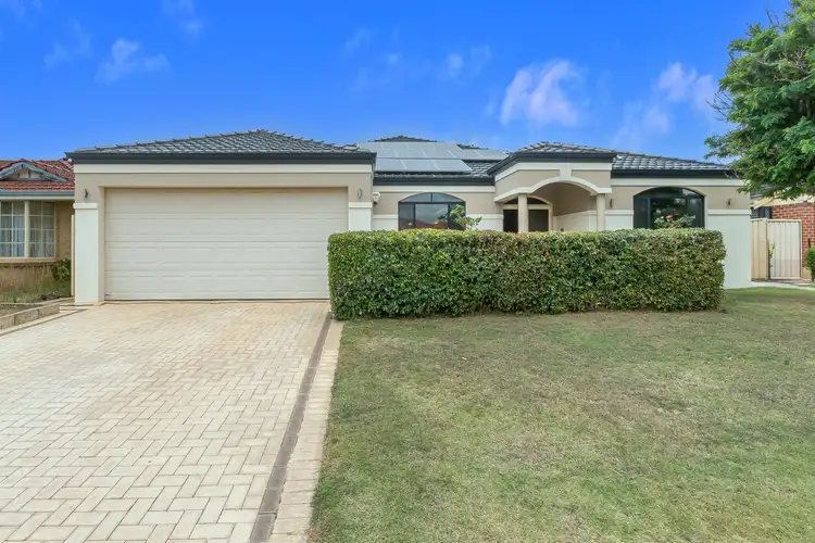 8 Sholto Crescent