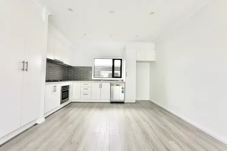 2/16 Orange Road, Kalkallo VIC 3064