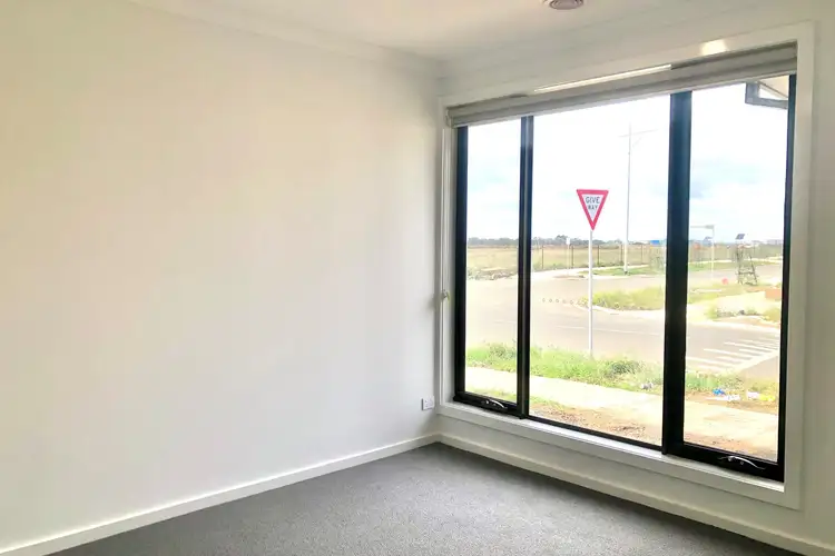 Fifth view of Homely house listing, 2 Edgemead Rise, Werribee VIC 3030