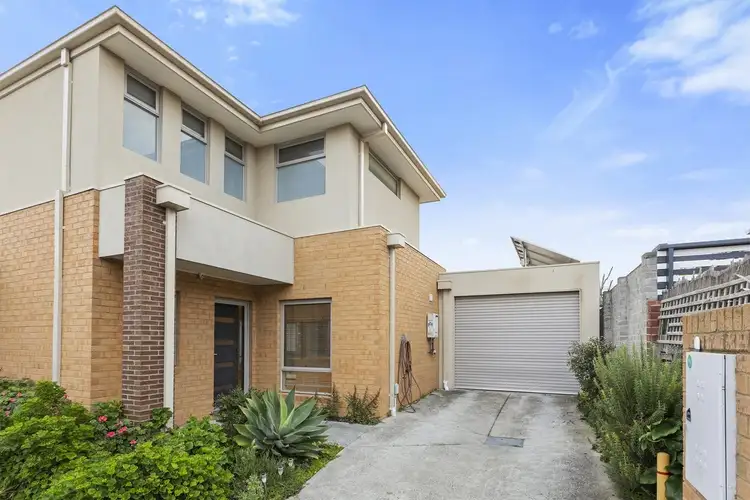 2/1 Flora Road, Clayton VIC 3168