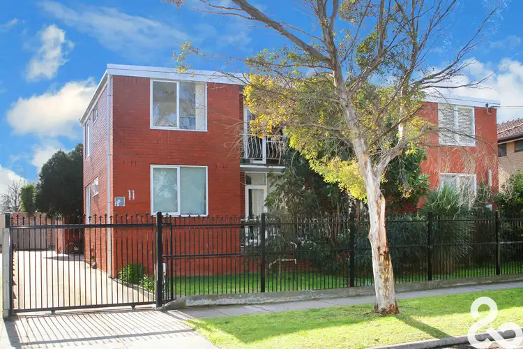 2/11 Christmas Street, Northcote VIC 3070