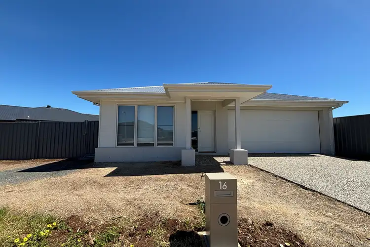 16 Rosea Street, Warragul VIC 3820