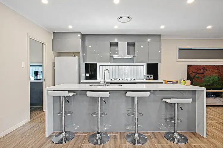 10 Carcoola Way, Jordan Springs NSW 2747