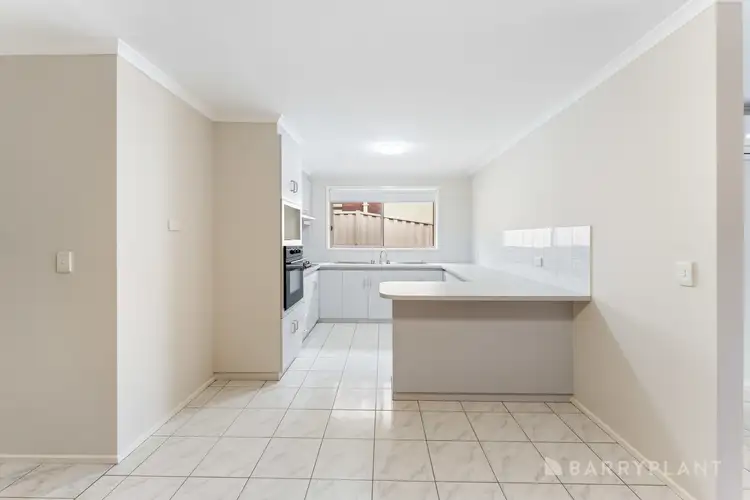 Fifth view of Homely unit listing, 2/25 Kiparra Close, St Albans VIC 3021