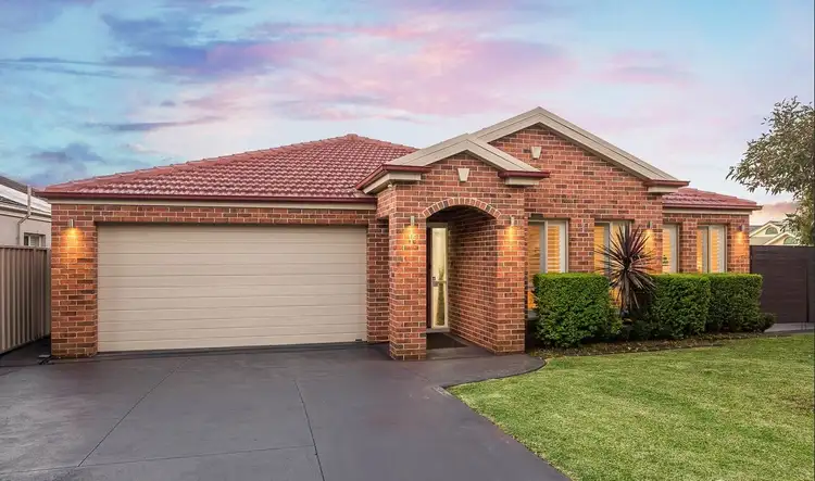 16 Honeyeater Crescent, Beaumont Hills NSW 2155