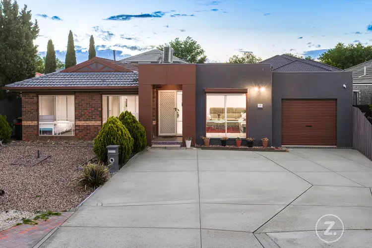 15 Mankina Circuit, Delahey VIC 3037