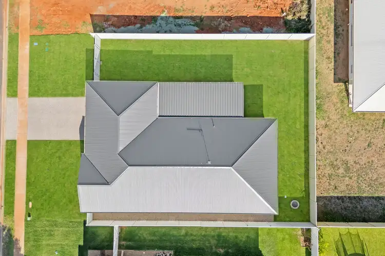 Second view of Homely house listing, 33 Canterbury Road, Emerald QLD 4720