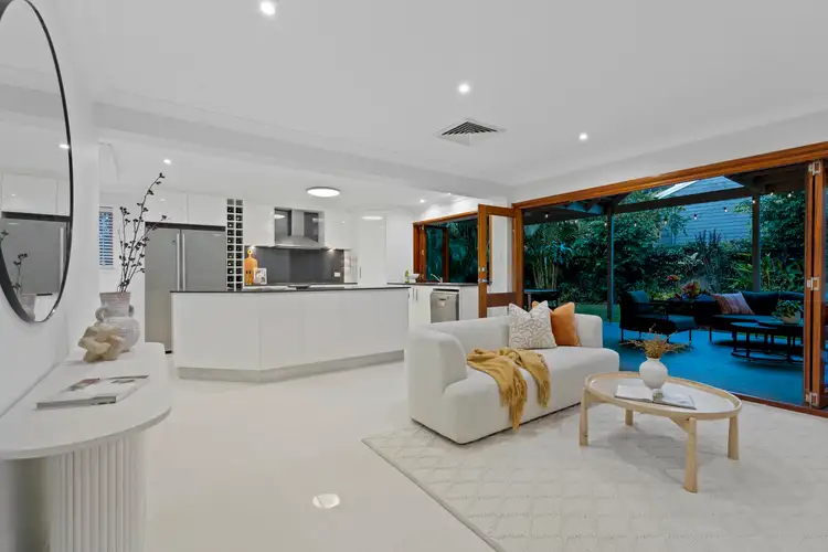 15 Primrose Parade, Wynnum QLD 4178